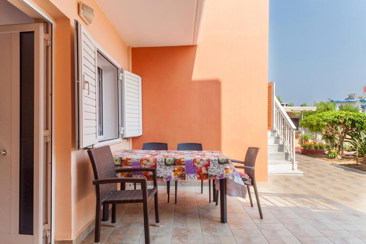 Christine Seaside Apartments In Chania Stalos Ngoại thất bức ảnh